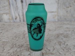 VASO VERDE   com acabamento fosco possivelmante vidro de urânio ou "vaseline glass ,  pasta de vidro ,opalinado com silhueta de dama em balanço e renda negra no contorno do vaso . Maravilhos0 !!! mede13 cm