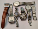 Lote com diversos RELÓGIOS de pulso .Vinte e quatro .  Marcas diferenciadas , dentre eles SWARCH , CASIO , GUCCI, LOUIS VUITTON, SEIKO , ORIENTE e RADO. .Não testados .