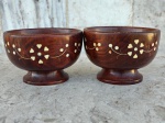 Duas cambucas em madeira produzidas na India . Medem  10 x8 cm