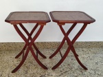 Par de mesas em madeira nobre , auxiliares , desmontáveis muito útil para canto de sofá. Medidas : tampo quadrado 40 cm  e altura 55 cm.