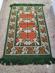 Lindo tapete ARRAIOLO medindo 170 x 80 cm.
