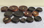 Lote com 14 ( quatorze ) PEANHAS em madeira medindo de 6 a 10 cm.