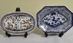 Dois pratos decorativos , portugueses , pintados a mão um oitavado de  Nazaré e o outro oval de Coimbra. medidas 17 x 13 cm e 16 x 11 cm.