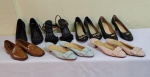 FECHAMENTO DE BRECHÓ : Lote com   7 (sete ) pares de sapatos femininos , tam 36/39 , pouco uso , muitos em couro sendo um 36 marrom mocassim de Londres  , dois IItalianos de BOLOGNA feitos a mão e assinados por La G. Fagnani  no tom rosa e azul claro.
