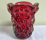 VASO EM MURANO , ARTISTICAMENTE  PRODUZIDO COM BOLHAS E GOMOS , tom rubi . Mede altura 24 cm Boca 19 cm.