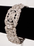 Belíssima pulseira art. deco cerca de 1940 em platina cravejada com diamantes, sendo 24 diamantes de