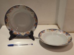2 PRATOS FUNDOS LOUÇA BRANCA DETALHES EM AZUL COM ROSAS