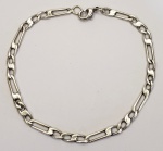 Pulseira produzida em prata de lei, corrente modelo figaro, comprimento aberto:20cm.