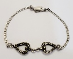Pulseira produzida em prata de lei, ornamentação de coração em pedra de marcassita, comprimento aberto:18cm.