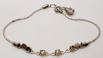 Pulseira produzida em prata de lei, com pedras coloridas, comprimento aberto:19,3cm.