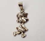 Pingente produzido em prata de lei, representando Menina, Maior comprimento:3cm.