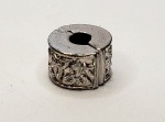 Berloque produzido em prata de lei, maior comprimento:1cm.