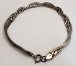 Belíssima pulseira produzida em prata de lei contraste de teor 950ml, belíssimo design, comprimento aberto:18cm.