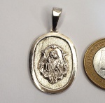 Pingente de arte sacra produzida em prata d elei, maior comprimento:4,5cm.