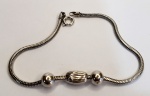Pulseira produzida em prata de lei, comprimento aberto: 17,5cm.