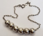 Pulseira produzida em orata de lei, representando bolas , comprimento aberto:19cm.