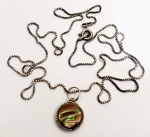 Colar produzido em prata de lei, corrente modelo veneziana, com pingente de placa abalone, comprimento fechado:24,5cm.