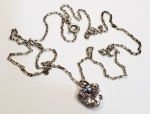 Colar produzido em prata de lei, corrente modelo cartier, pingente em formato de coração, comprimento fechado:25,5cm.