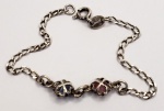 Pulseira Infantil produzida em prata de lei, com ornamentação de pedra azul e rosa, comprimento aberto:13,5cm.