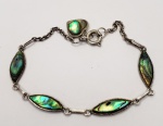 Pulseiras produzida em prata de lei,c om placa de abalone, pingente representando coração, comprimento aberto:17cm.