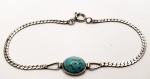 Pulseira produzida em prata de lei, com pedra turquesa, comprimento aberto:17cm.