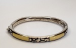 Pulseira produzida em prata de lei, com placa na cor marfim, maior comprimento:6,5cm.