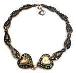 Antiga estilosa pulseira produzida em prata de lei, com pedras de marcassitas, com represnetação de coração e plascas de abalone, comprimento aberto:18,5cm.