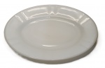 TRAVESSA COLOREX - Peça Vintage Colorex  Vidro Opalinado Decorativo  Raridade Retrô BrasileiraLeve para casa uma verdadeira relíquia da história doméstica brasileira com esta peça original da linha Colorex. Produzida em vidro opalinado branco com design delicado e acabamento decorativo, ela é perfeita para compor mesas temáticas, louçarias retrô ou ambientes com toque nostálgico.
