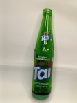 Garrafa Vintage  Guaraná Tai  300 ml  Circulação: Década de 1990Peça autêntica da linha de refrigerantes brasileiros, esta garrafa verde de Guaraná Tai, fabricada pela The Coca-Cola Company, foi amplamente comercializada durante a década de 1990, período em que a marca buscava consolidar sua presença no segmento de guaranás regionais.