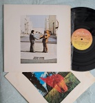 LP PINK FLOYD - WISH YOU WERE HERE C/ ENCARTE // CAPA CONFORME FOTOS // DISCO EM MUITO BOM ESTADO // PODE CONTER RISCOS QUE CAUSAM CHIADOS, RUÍDOS OU PULOS