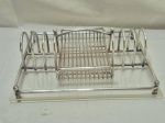 Organizador de talher em prata 90 com acrílico ao fundo. Medindo 27,5cm x 22cm x 8,5cm de altura.