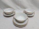 Jogo de 3 xícaras de consume com 6 pires em porcelana Rio Branco friso ouro. Medindo 12cm x 5cm de altura.