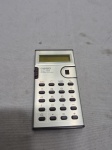 Antiga calculadora Casio, modelo LC-81. No estado.