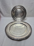 Par de travessas redondas rasas em prata 90 Wolff, modelo X. Medindo a maior 30cm de diâmetro. Peças com desgaste.
