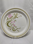 Lindo prato de bolo em porcelana Portuguesa floral. Medindo 32,5cm de diâmetro.