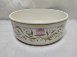 Travessa redonda funda, bowl em porcelana Portuguesa floral. Medindo 21cm x 8cm de altura.