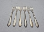 Jogo de 6 garfos de bolo em prata 90 Eberle, modelo concha. Medindo 14,5cm de comprimento.