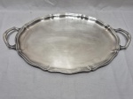 Linda bandeja oval em prata 90 Eberle. Medindo 42,5cm x 31,5cm x 51cm alça a alça.