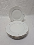 Jogo de 6 pratos de sobremesa em porcelana tcheca. Medindo 18cm de diâmetro. Friso com desgaste.