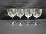 Jogo de 4 taças de vinho em demicristal lápidado. Medindo 6,5cm x 14cm de altura.