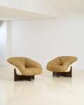 Percival Lafer - Par de poltronas modelo MP-61 executadas em compensado laminado, conchas em fibra d