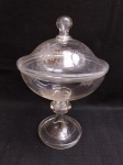 Antiga bamboniere em cristal francês, tipo taça, com tampa, lapidação de flores, alt.25cm x diâm.17c