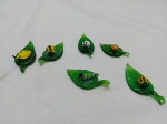 Lote de diversos insetos sobre folha em vidro de murano colorido. Medindo aproximadamente 6cm.