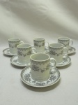 Jogo de 6 xícaras de café com pires em porcelana Schmidt guirlanda floral. Medindo a xícara 5cm x 5,5cm de altura.