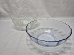 Lote de 2 travessas redondas em vidro temperado. Medindo a maior 22cm x 10cm de altura.