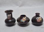 Miniatura - Jogo de 3 vasos floreiras em cerâmica vitrificada marrom. Medindo o maior 6cm de altura.