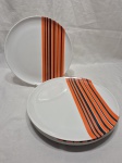 Jogo de 6 pratos rasos de mesa em melanina Goyana branco e laranja. Medindo 25cm de diâmetro.