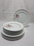 Jogo de 8 pratos em porcelana Schmidt SRS floral, sendo 4 rasos 25,5cm e 4 fundos 21,5cm.