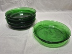 Jogo de 6 pratos fundos de massa, sopa em grosso vidro verde. Medindo 19cm de diâmetro x 3,5cm de altura. Leve bicado.