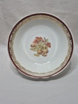 Linda travessa redonda funda, fruteira em porcelana Real com estampa de frutas, borda vinho com ouro. Medindo 22,5cm x 5,5cm de altura.